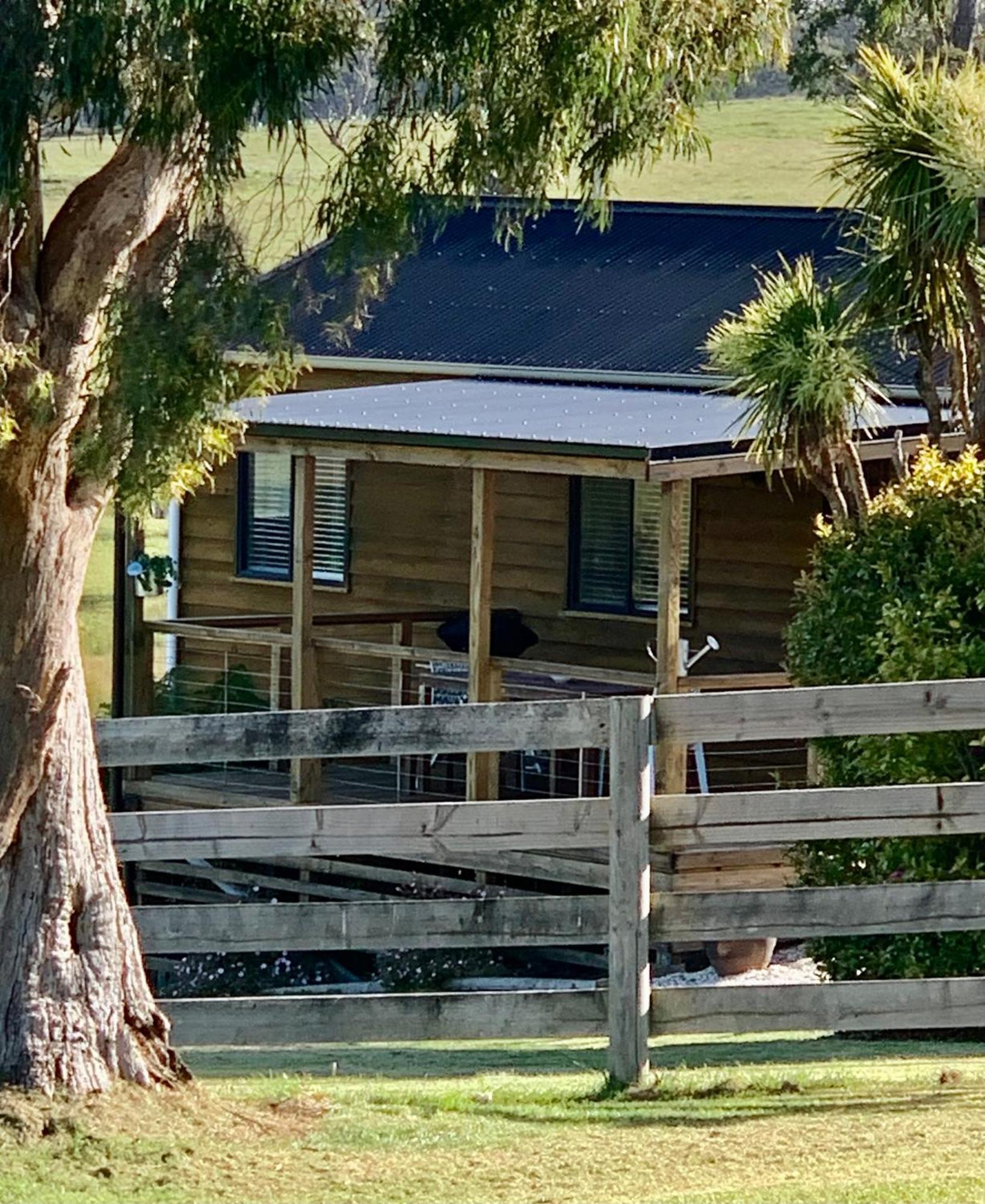Hazelcreek Cottages Exeter エクステリア 写真
