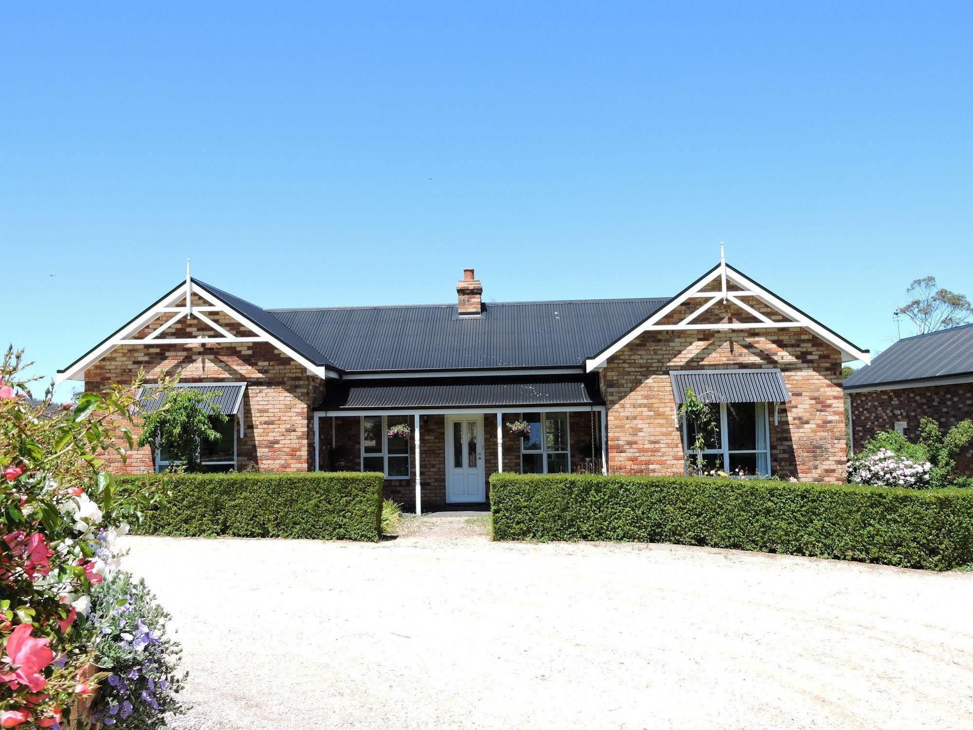 Hazelcreek Cottages Exeter エクステリア 写真