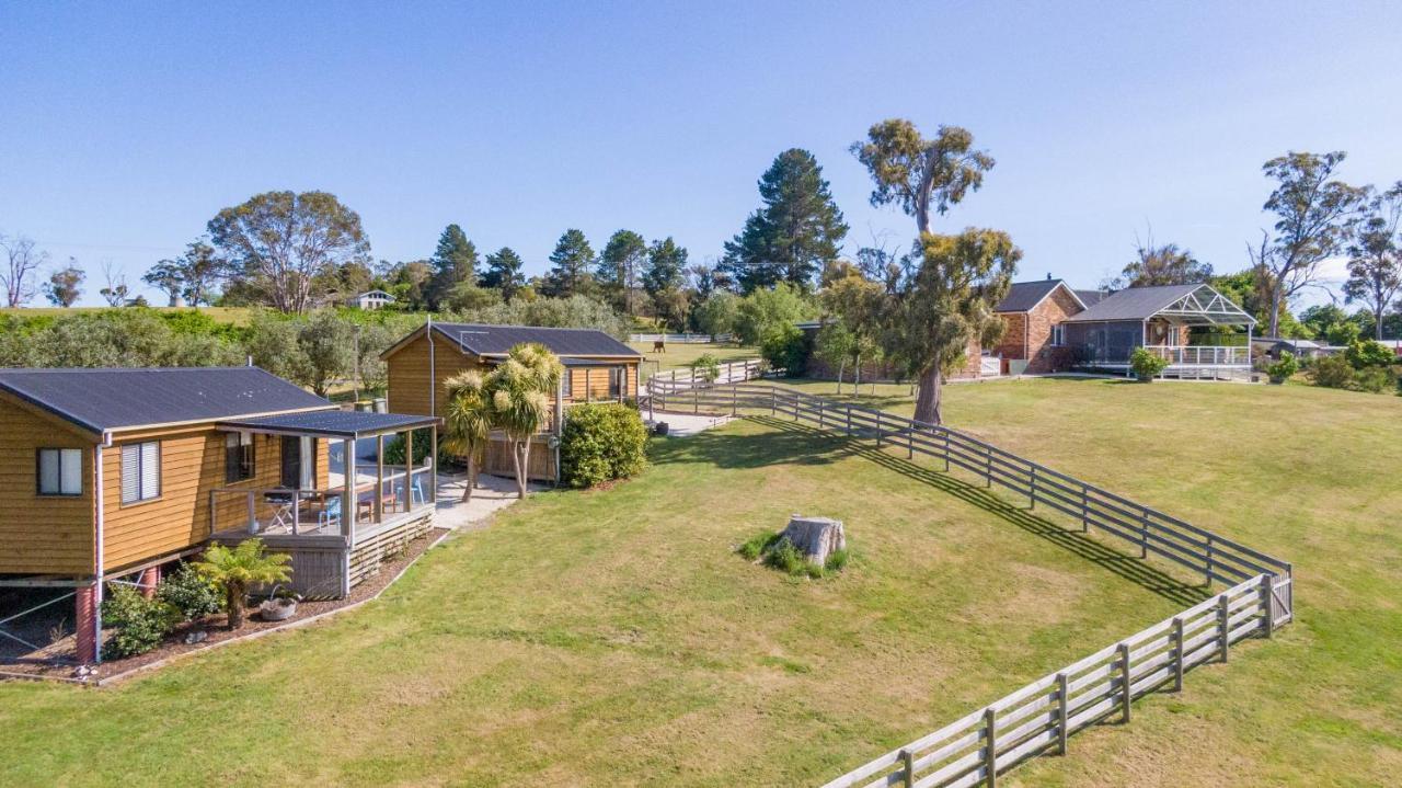 Hazelcreek Cottages Exeter エクステリア 写真